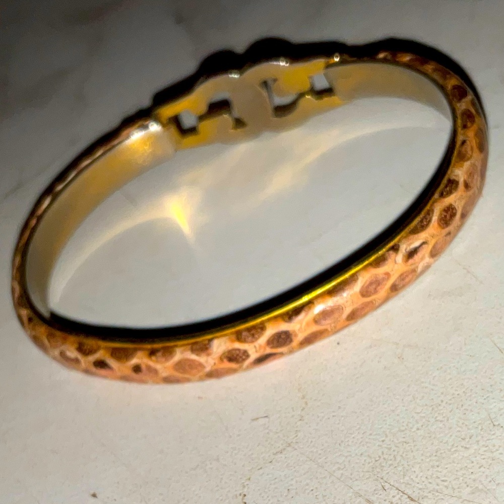 VINTAGE GUCCI GG 24K GOLDPLATED
BEIGE SNAKE'S SKIN BANGLE BRACELET - Picture 12 of 16